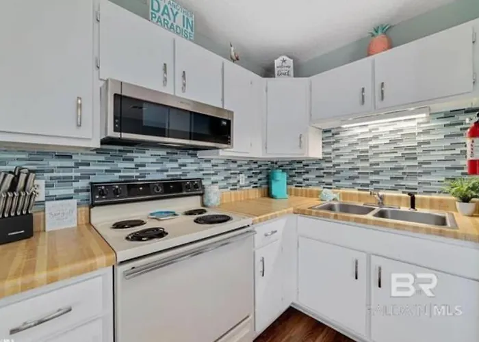 Pet Friendly Access Hangout Nearby Sleeps 6