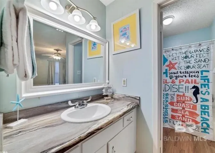 Pet Friendly Access Hangout Nearby Sleeps 6